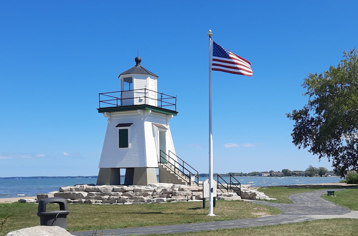 Port Clinton Lighthouse tour of grounds